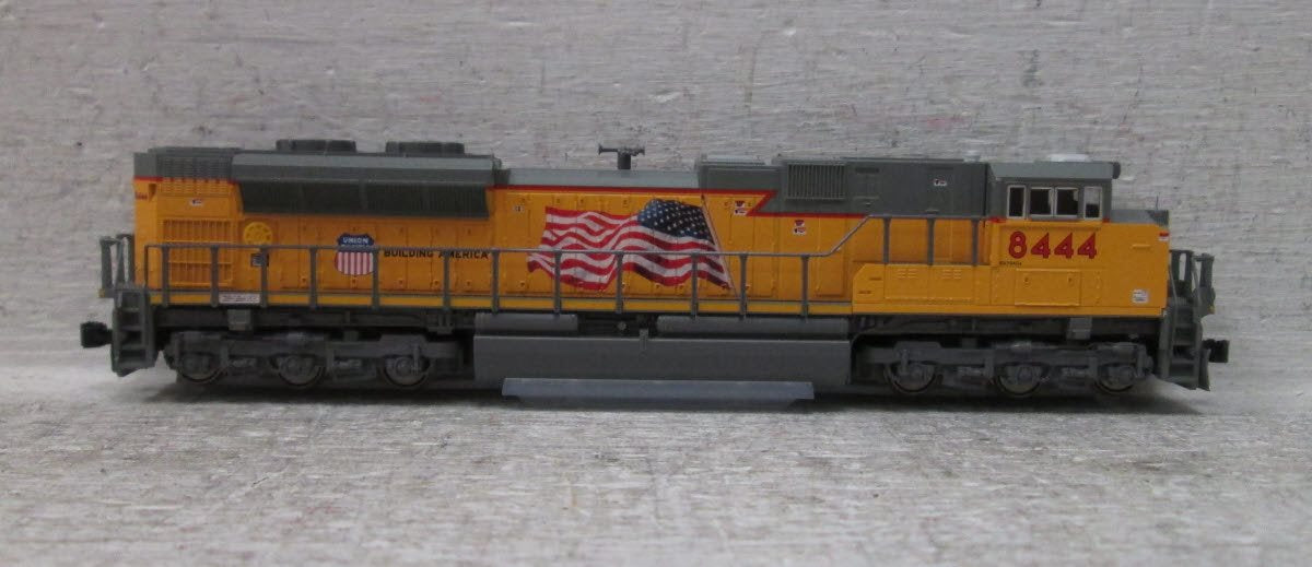 Kato 176-8404 N Scale Union Pacific EMD SD70ACe Diesel Locomotive #8444