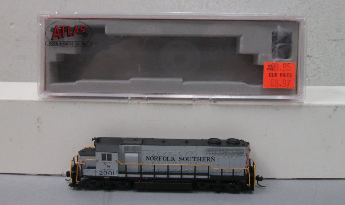 Atlas 48914 N Scale Norfolk Southern GP-38 Powered Diesel Locomotive #2001