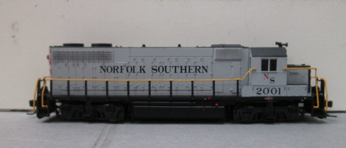 Atlas 48914 N Scale Norfolk Southern GP-38 Powered Diesel Locomotive #2001