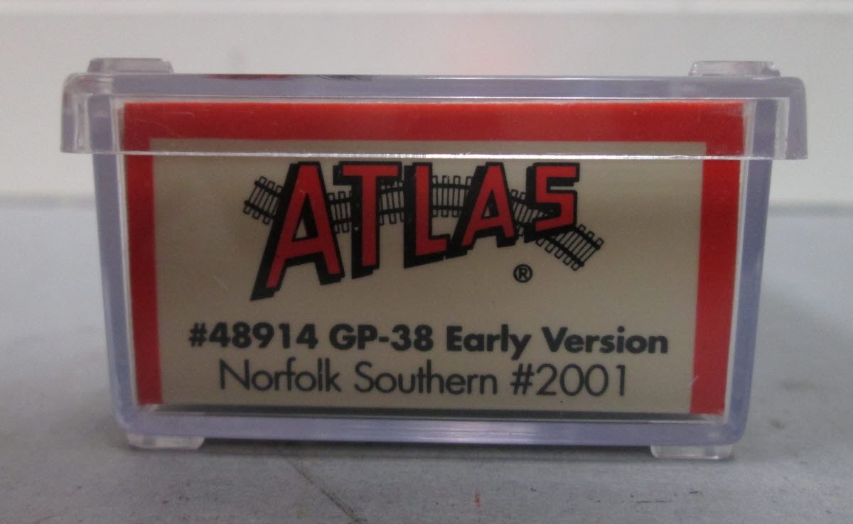 Atlas 48914 N Scale Norfolk Southern GP-38 Powered Diesel Locomotive #2001