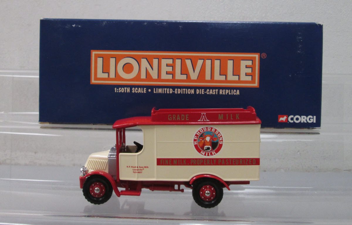 Corgi US50602 1:50 H.P. Hood & Soons Milk Mack AC Delivery Truck