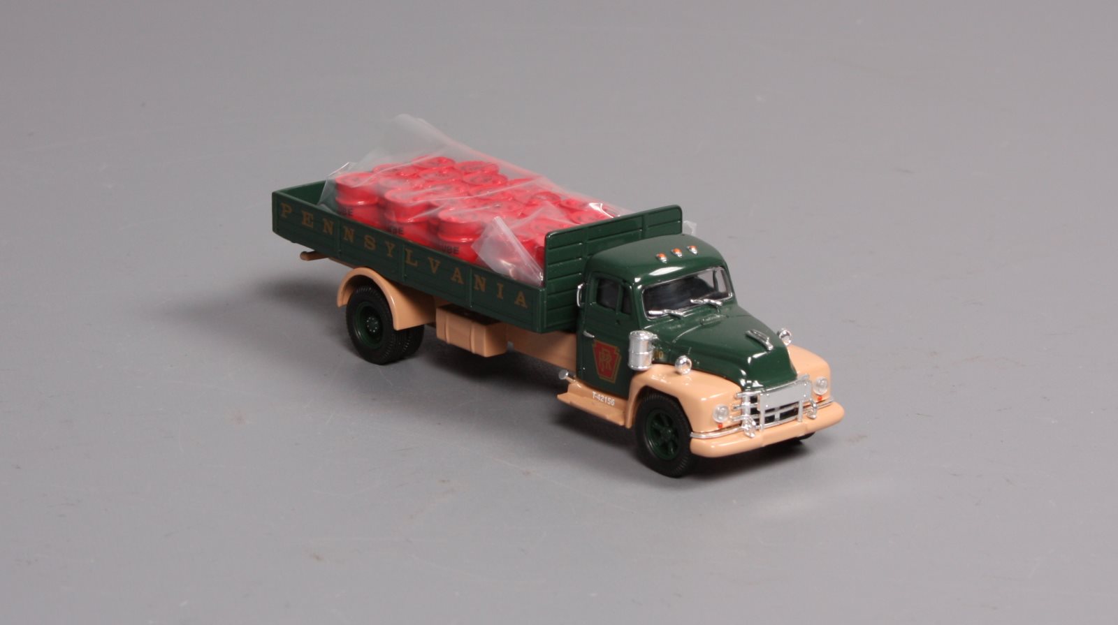 Corgi US52908 1:50 Pennsylvania Railroad Diamond T620 Dropside Truck