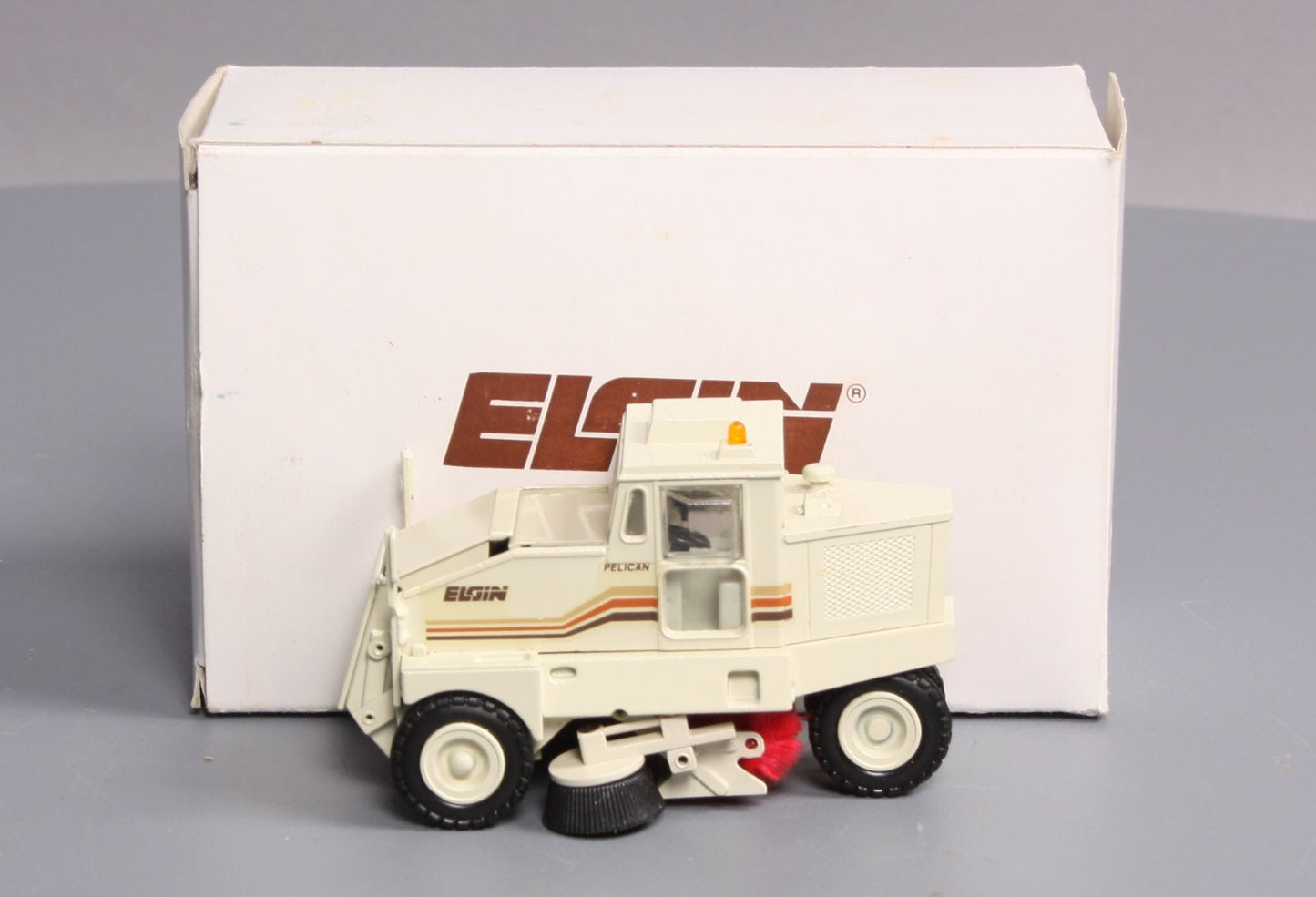 Conrad 5066 1:50 Scale Elgin Pelican Street Sweeper Die Cast Model EX/Box