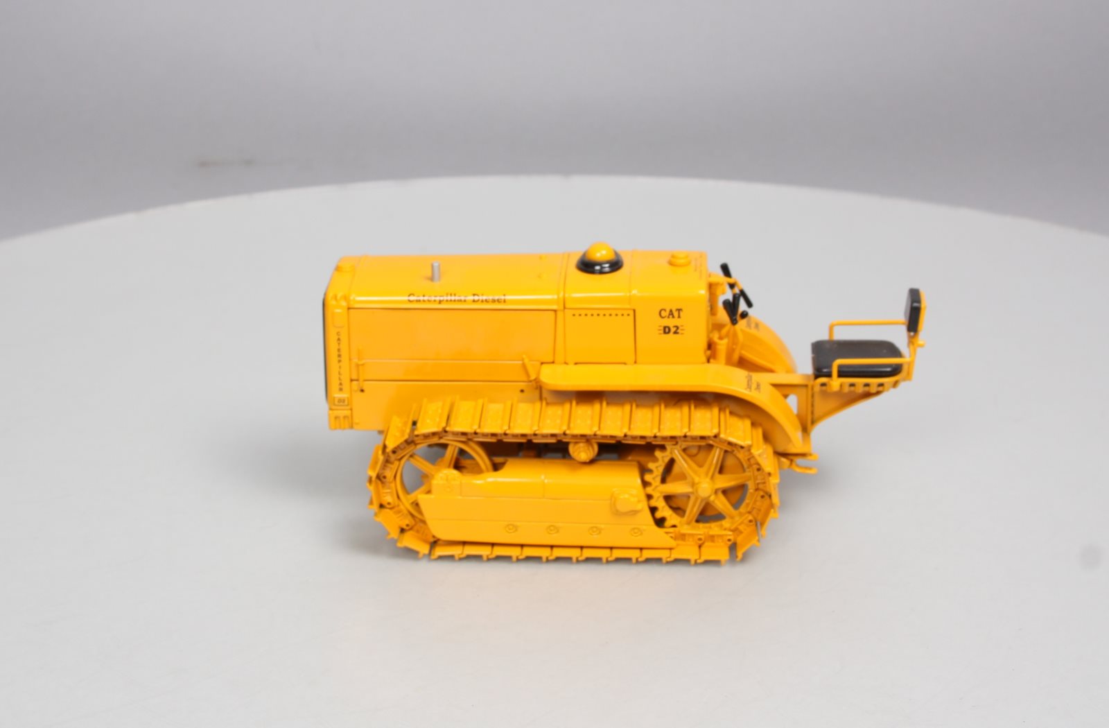 SpecCast CUST-781 1:16 Caterpillar D2 Track-Type Tractor LN/Box