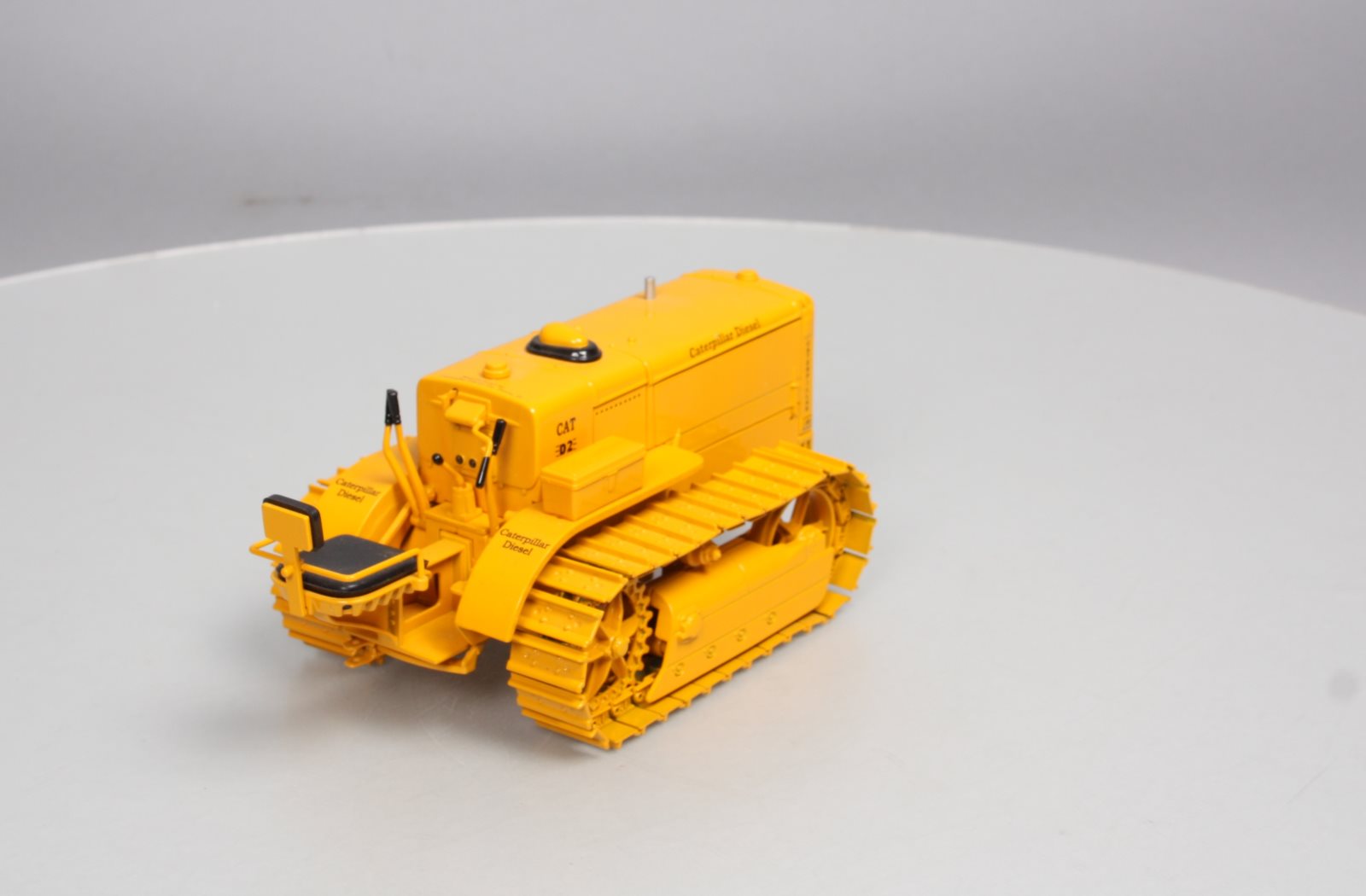 SpecCast CUST-781 1:16 Caterpillar D2 Track-Type Tractor LN/Box