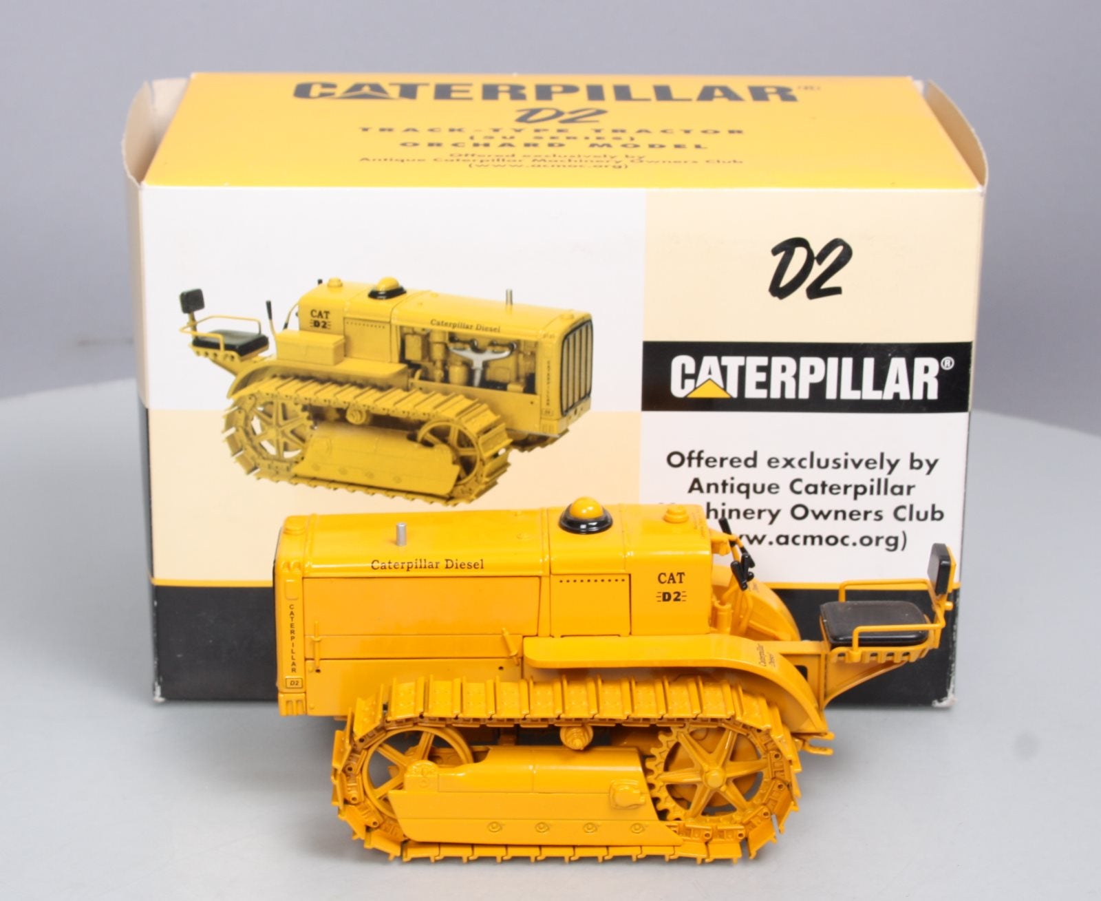 SpecCast CUST-781 1:16 Caterpillar D2 Track-Type Tractor LN/Box