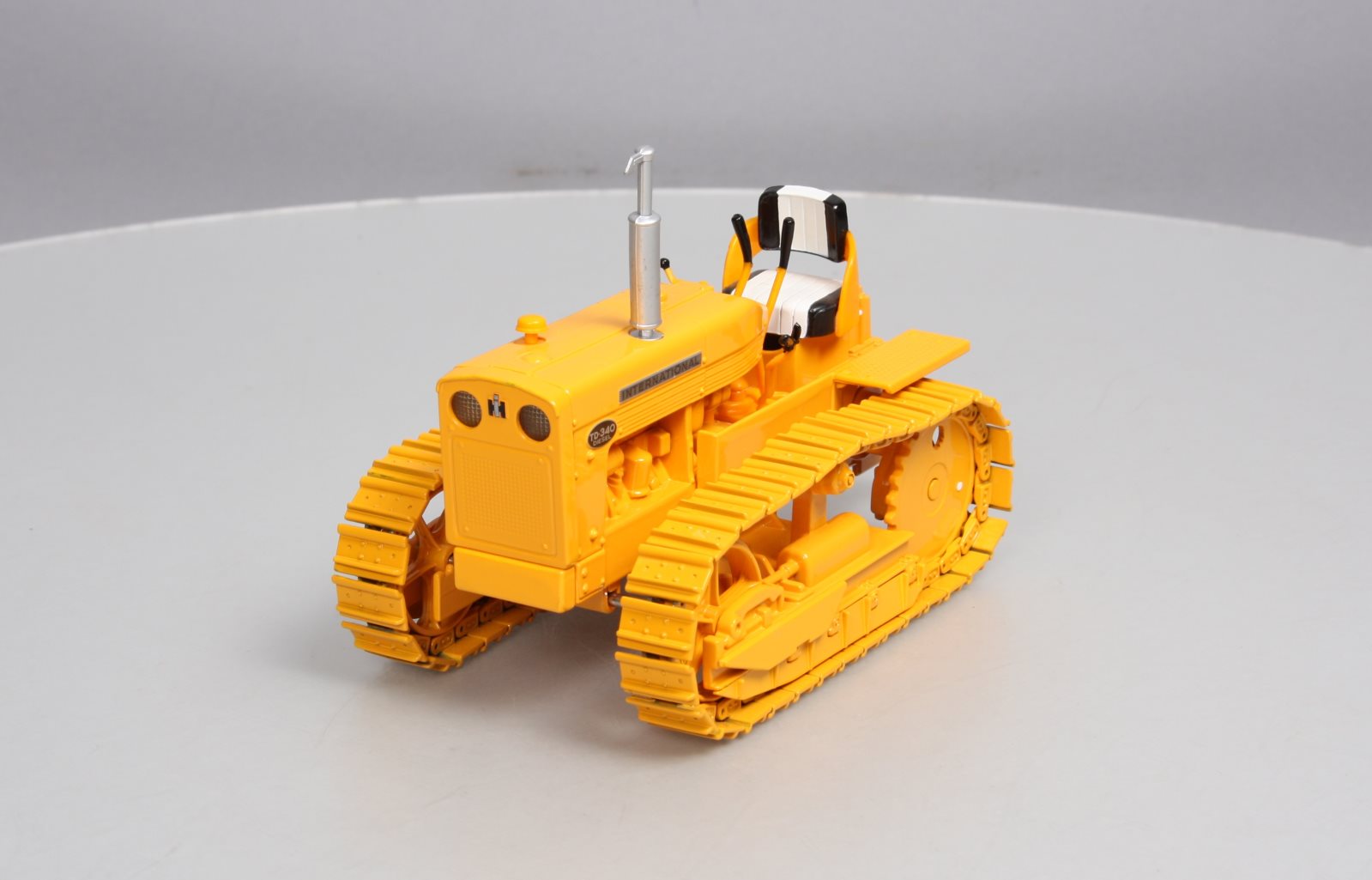 Ertl 4592 1:16 Scale Die-Cast NTTCS International TD-340 Crawler MT/Box