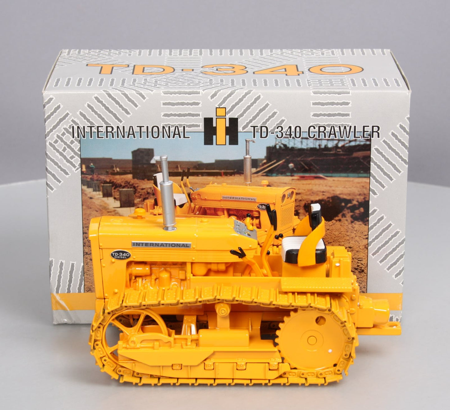 Ertl 4592 1:16 Scale Die-Cast NTTCS International TD-340 Crawler MT/Box