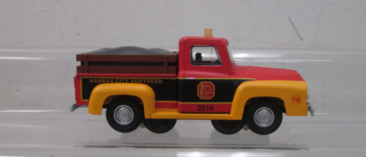 Lionel 6-58267 LCCA 2016 Convention Motorized 1955 Pickup Truck NIB