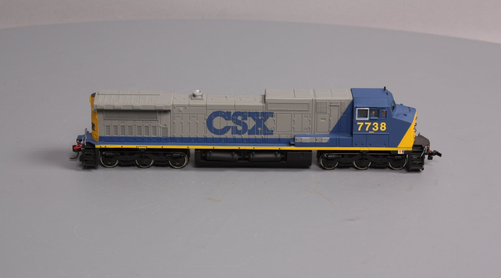 Bachmann 86013 HO Scale CSX GE Dash 8-40CW Diesel Locomotive #7738