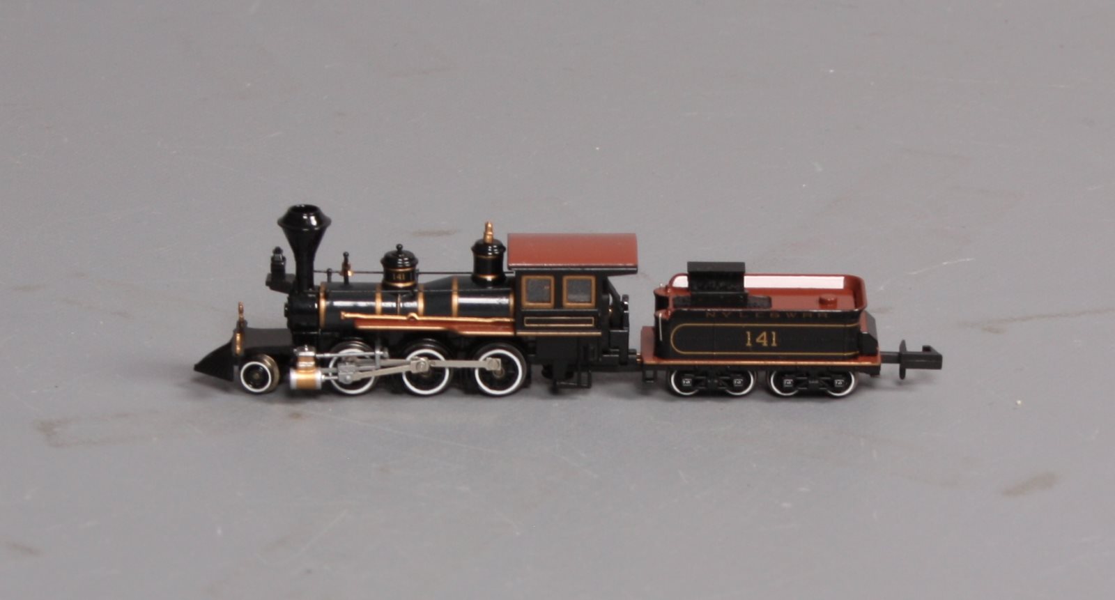 Atlas 41601 N Scale NY, LE&W 2-6-0 Mogul Steam Engine and Tender EX/Box