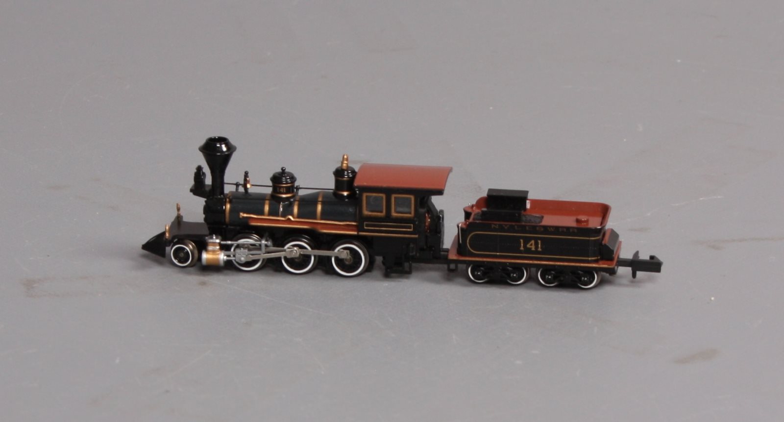 Atlas 41601 N Scale NY, LE&W 2-6-0 Mogul Steam Engine and Tender EX/Box