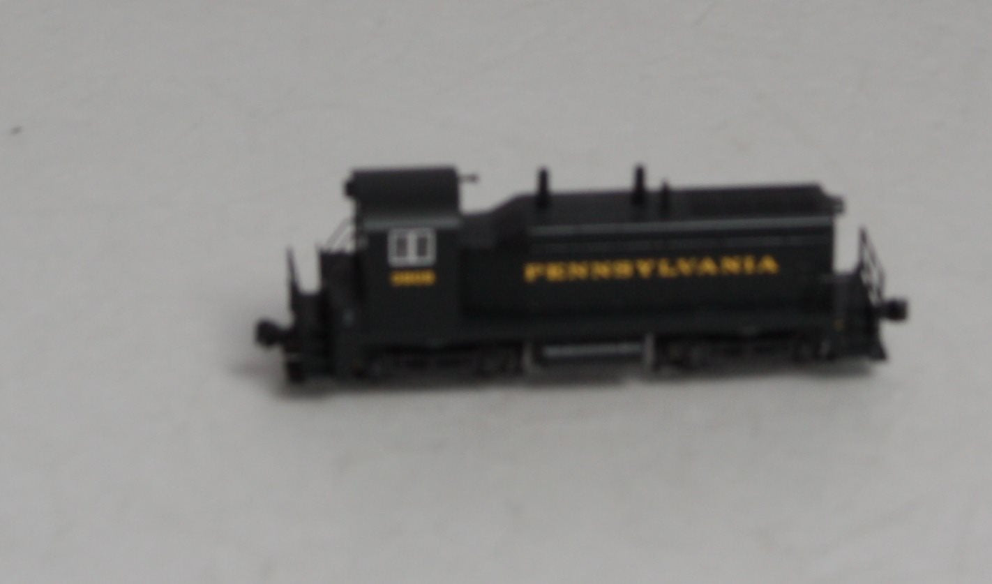 Kato 176-4361 N Scale PRR NW2 Switcher #3909