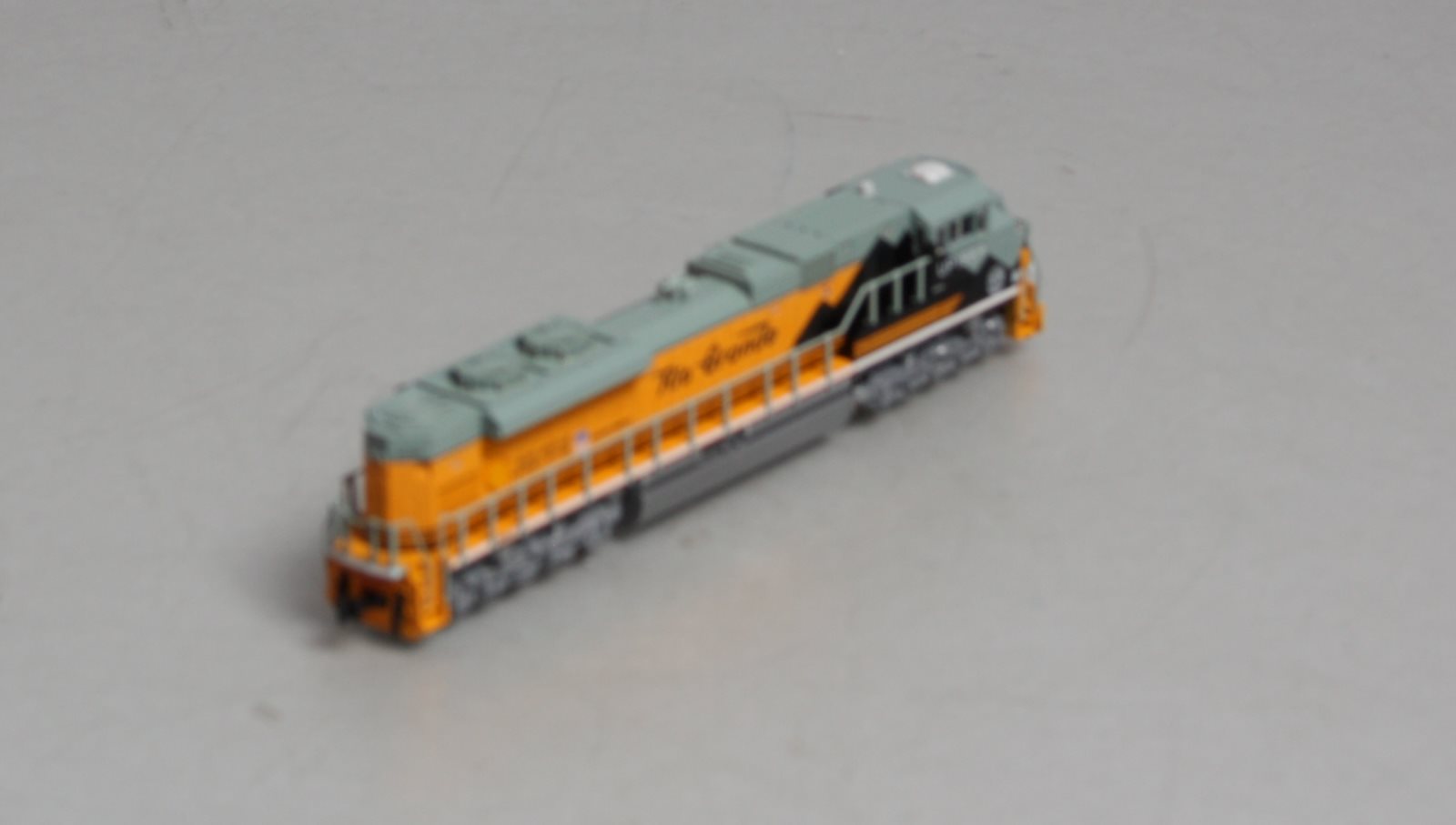 Kato 176-8405 N Scale D&RGW SD70ACe Powered Diesel Locomotive
