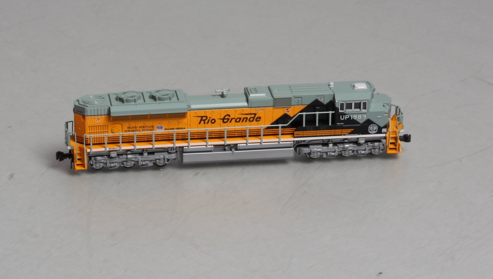 Kato 176-8405 N Scale D&RGW SD70ACe Powered Diesel Locomotive #1989
