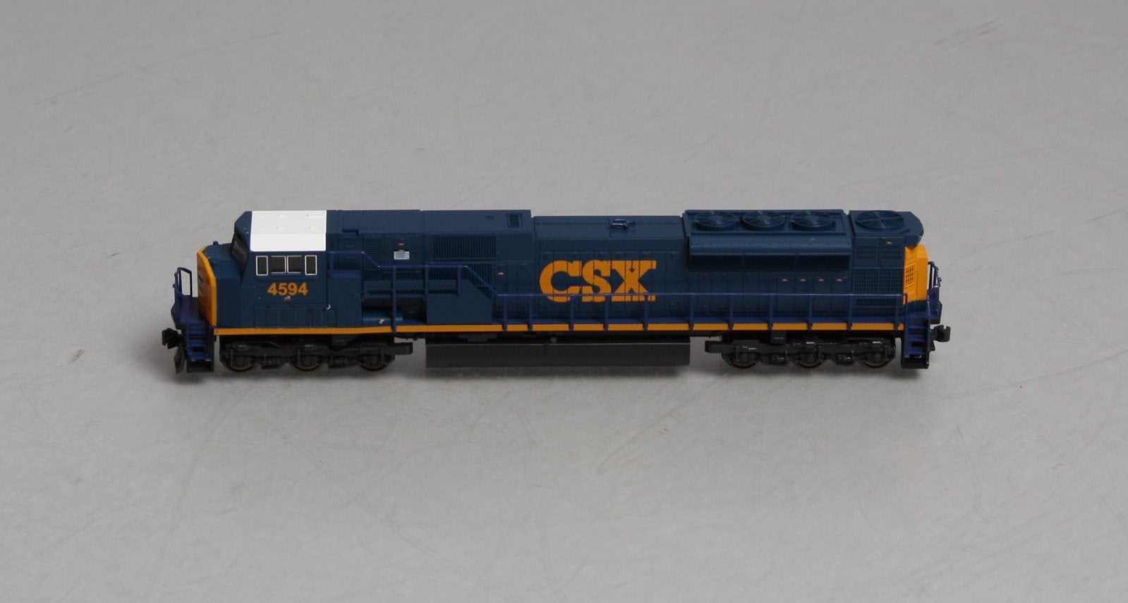 Kato 176-5511 N Scale CSX 'Dark Future' EMD SD80MAC Diesel Locomotive #4594