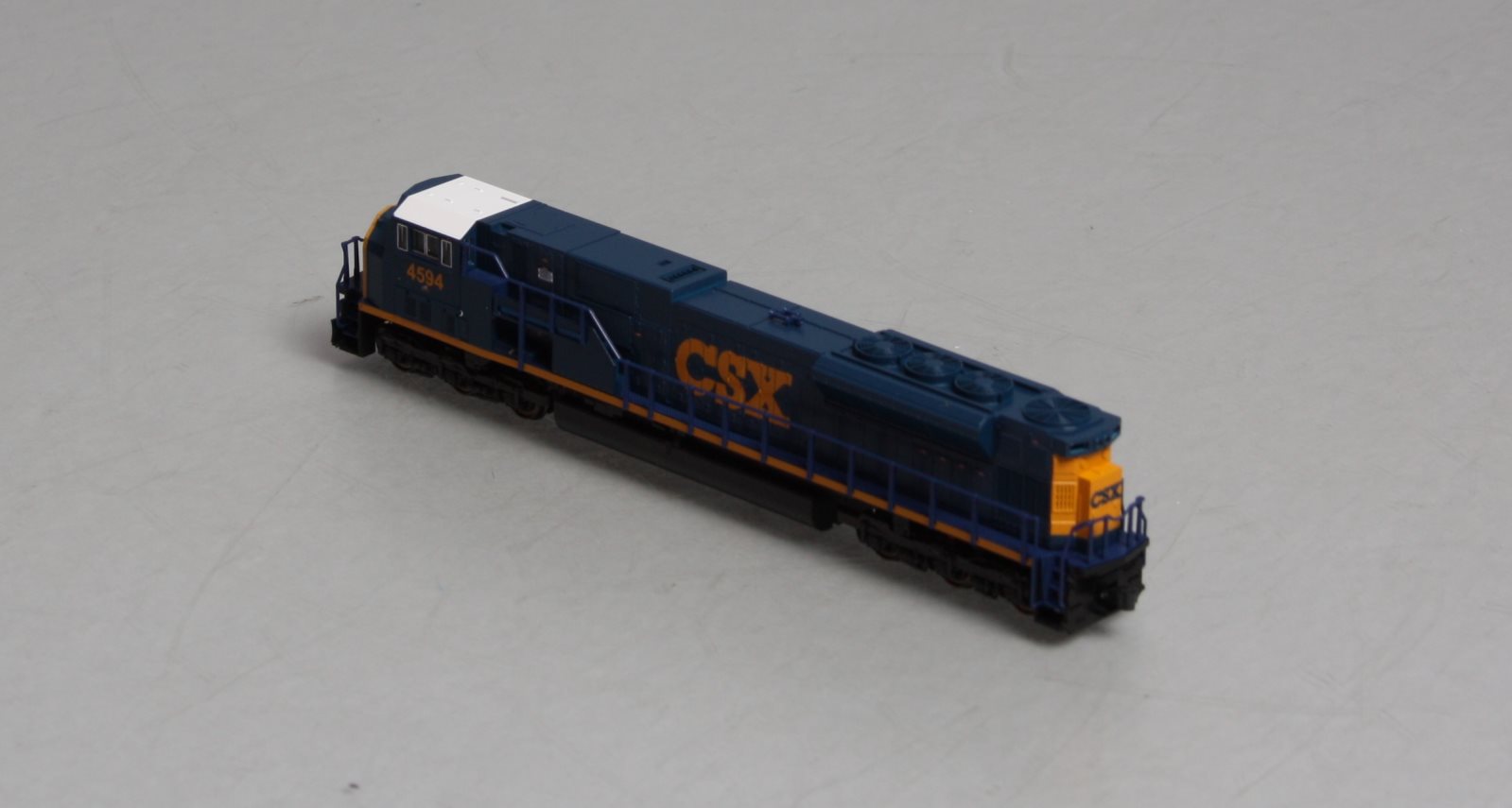 Kato 176-5511 N Scale CSX 'Dark Future' EMD SD80MAC Diesel Locomotive #4594