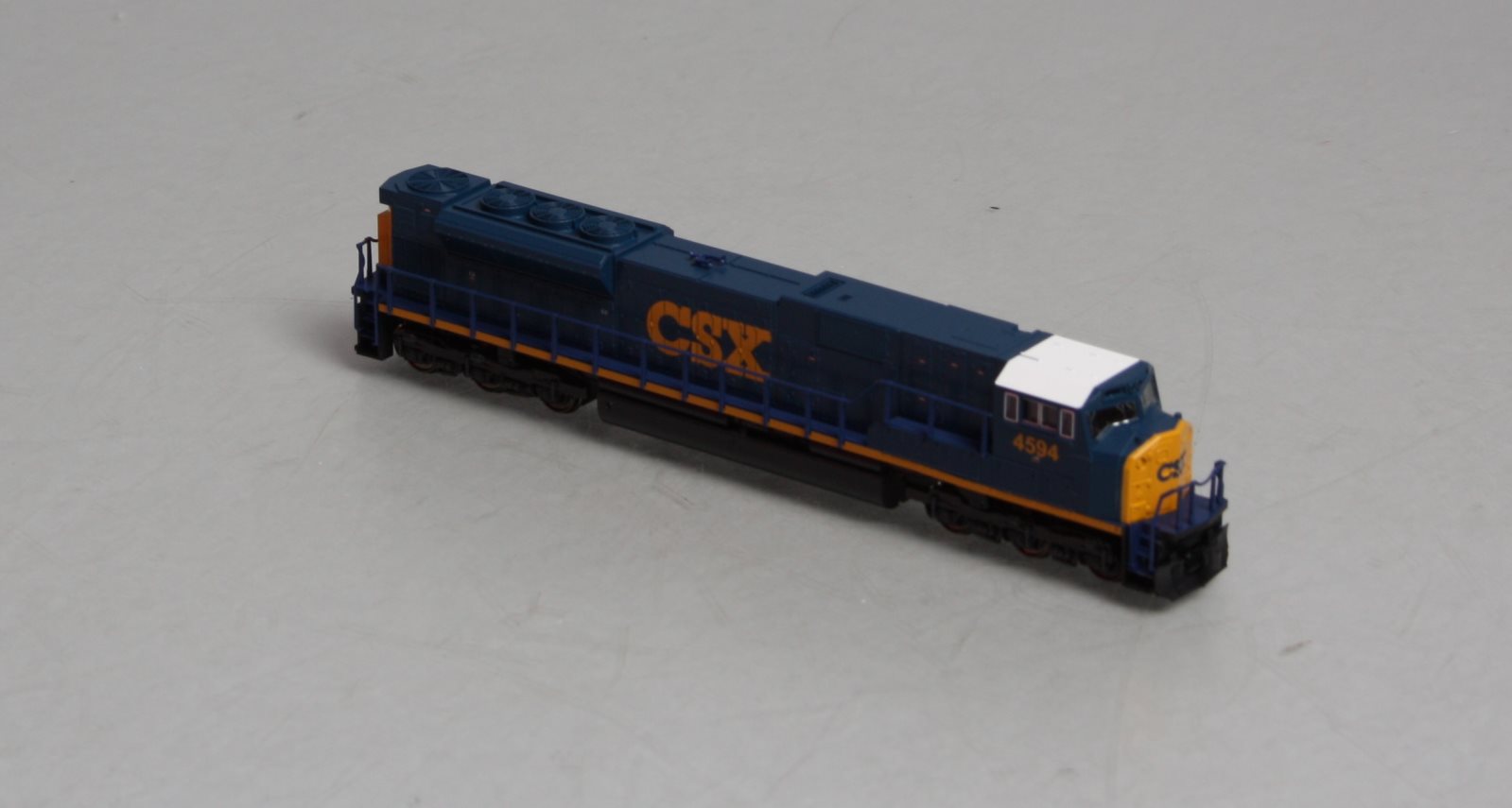 Kato 176-5511 N Scale CSX 'Dark Future' EMD SD80MAC Diesel Locomotive #4594