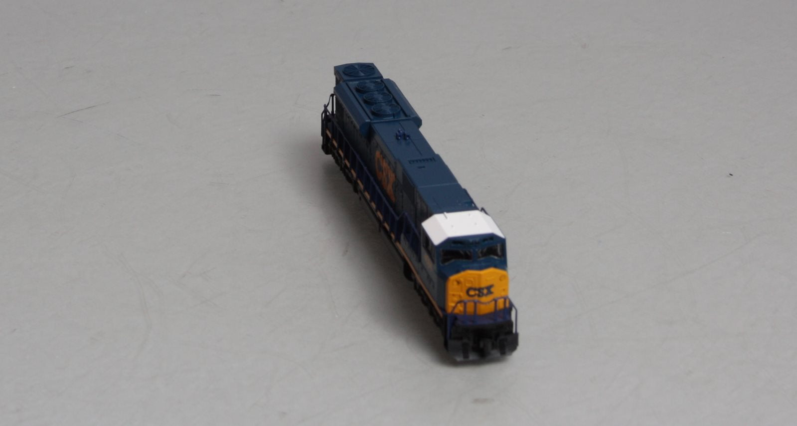 Kato 176-5511 N Scale CSX 'Dark Future' EMD SD80MAC Diesel
