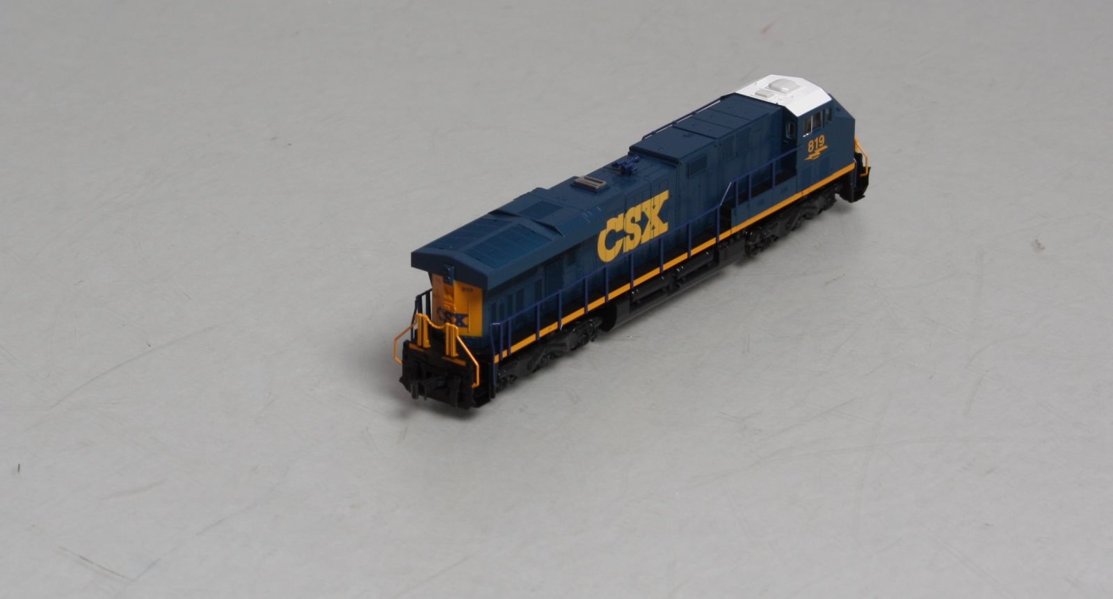 Kato 176-8908 N Scale CSX GE ES44AC 