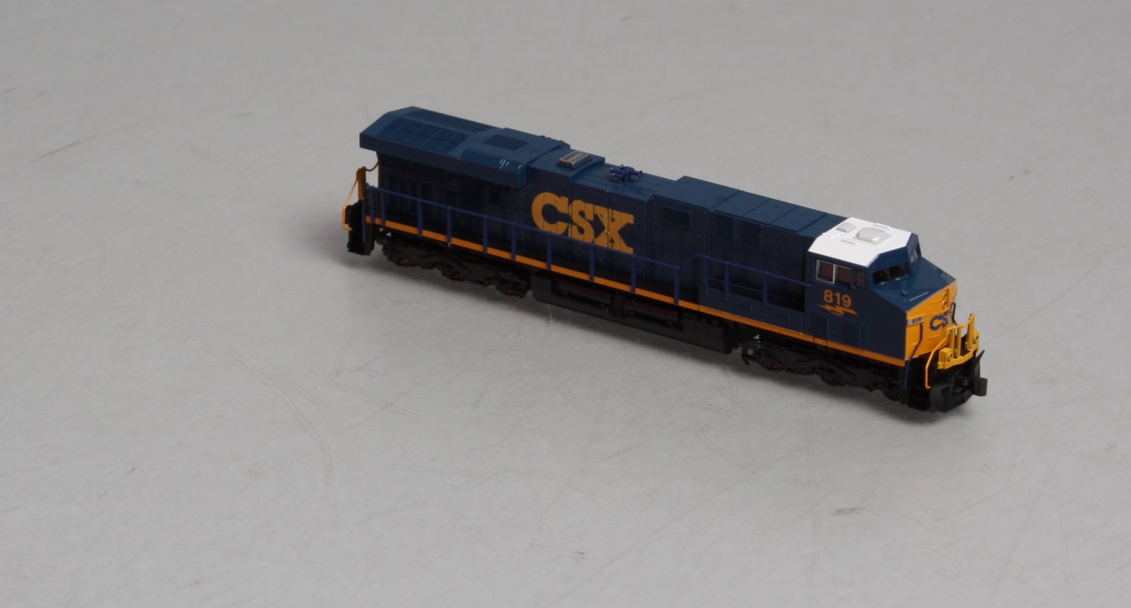 Kato 176-8908 N Scale CSX GE ES44AC 