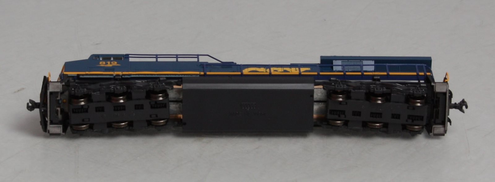 Kato 176-8908 N Scale CSX GE ES44AC 