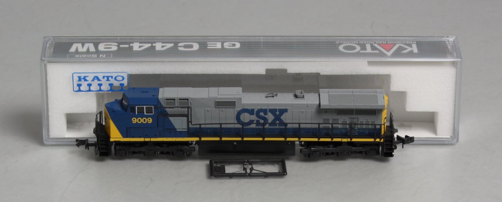 Kato 176-3401 N Scale CSX C44-9W Diesel Engine #9009 NIB