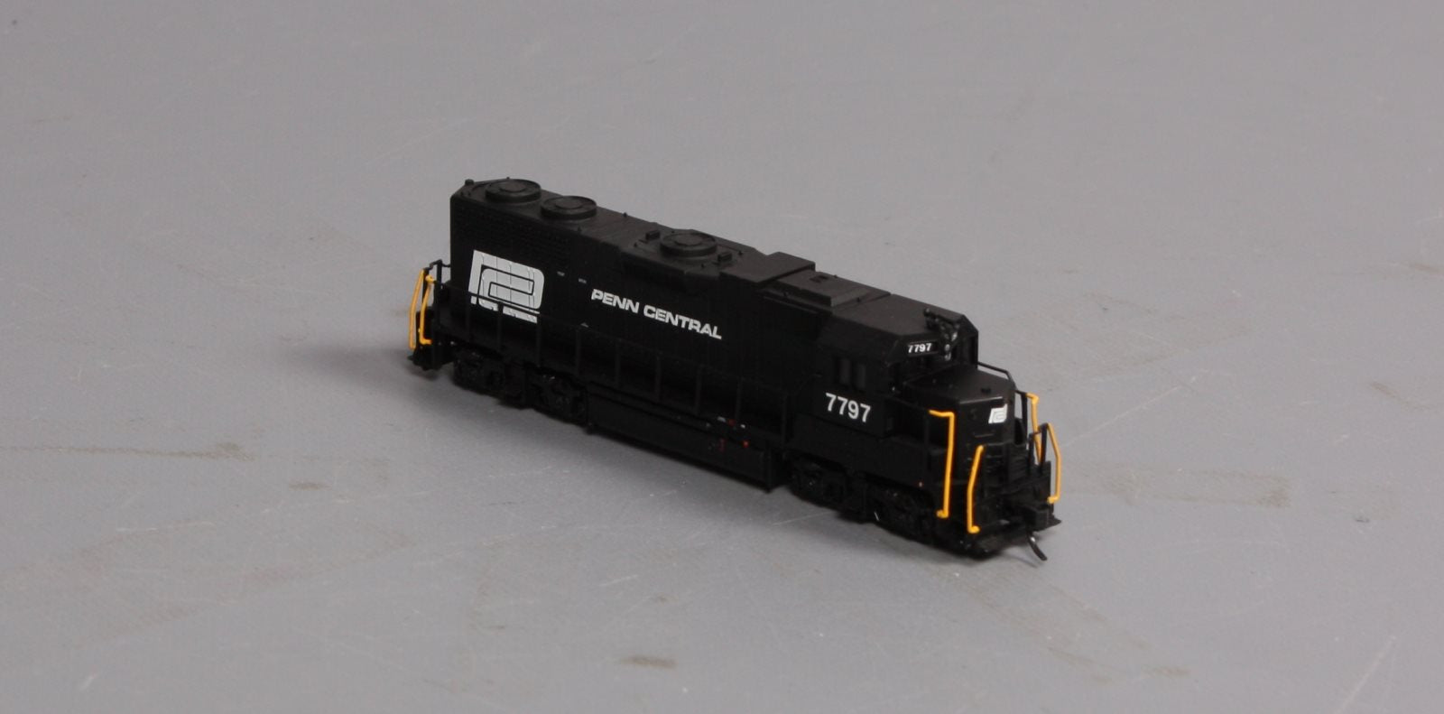 Atlas 53993 N Scale PC GP38 Low Nose Powered Diesel Locomotive #7797