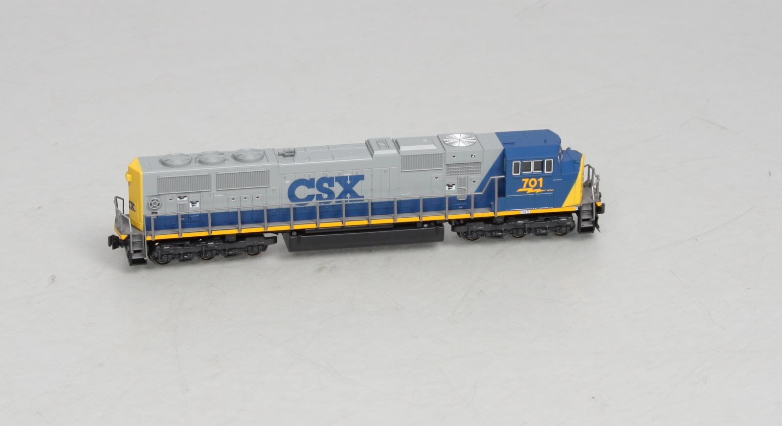 Kato 176-6307 N Scale CSX SD70MAC Diesel Locomotive #701 – Trainz