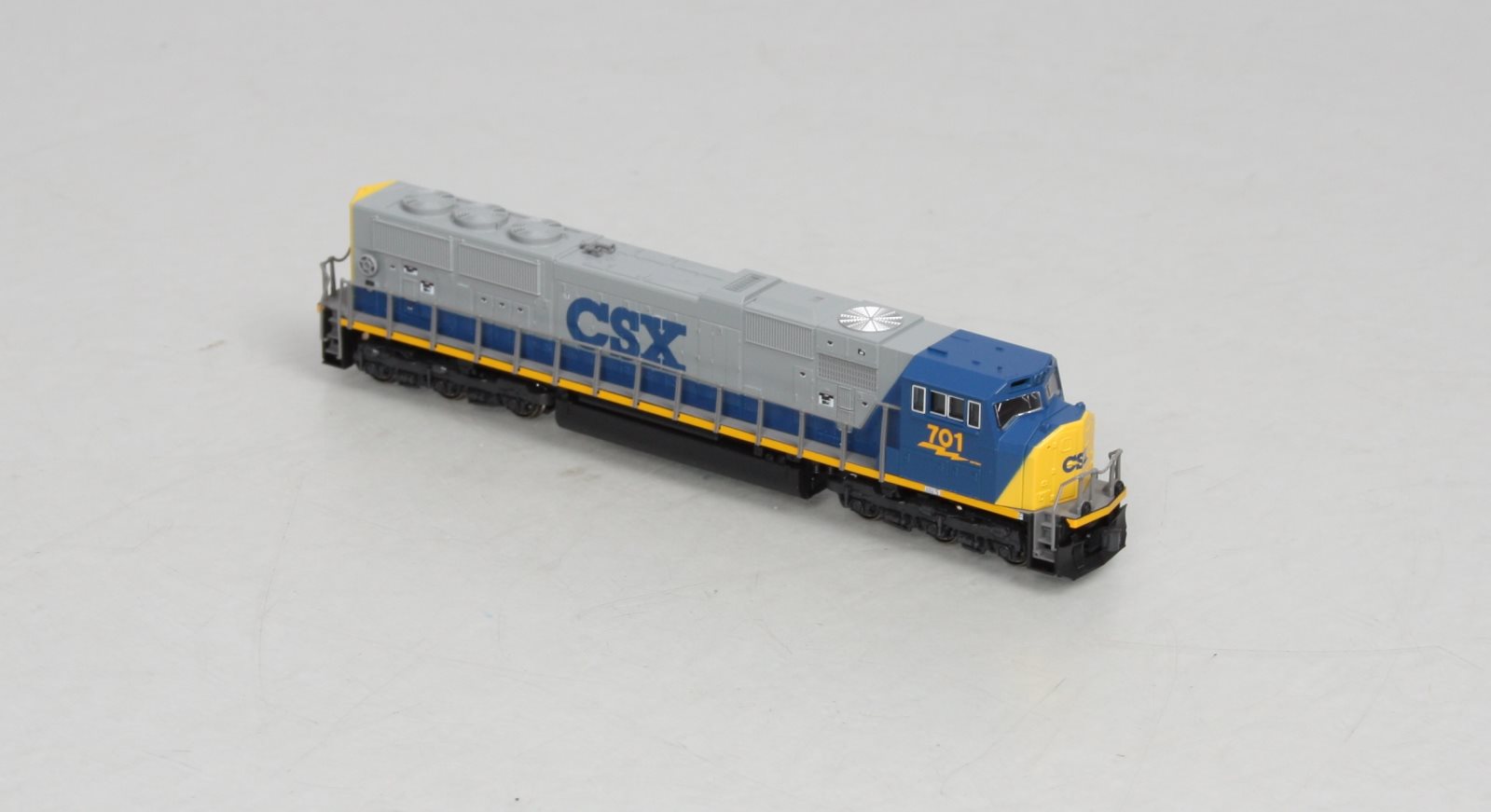 Kato 176-6307 N Scale CSX SD70MAC Diesel Locomotive #701