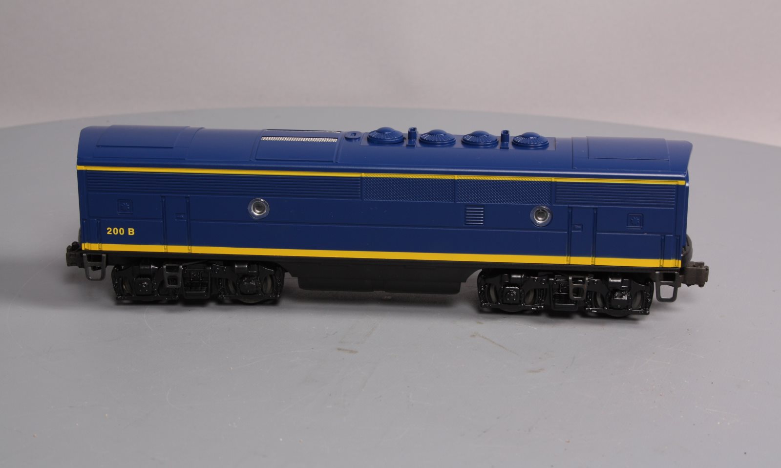 Lionel 6-18122 O Santa Fe F3 Blue/Yellow Non-Powered Diesel B-Unit #200B w/RS II LN/Box