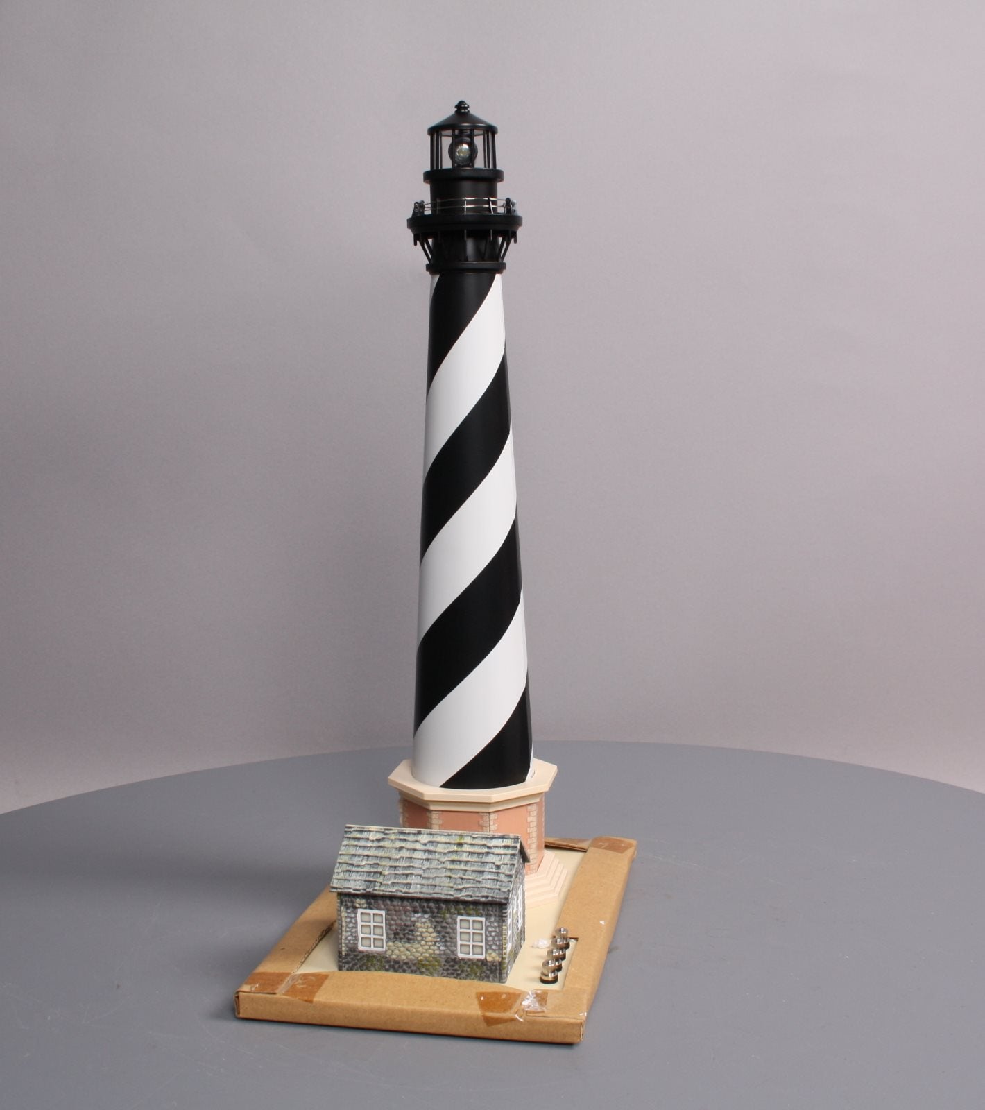 Lionel 6-14087 O Gauge Operating Lighthouse with Foghorn Blast NIB