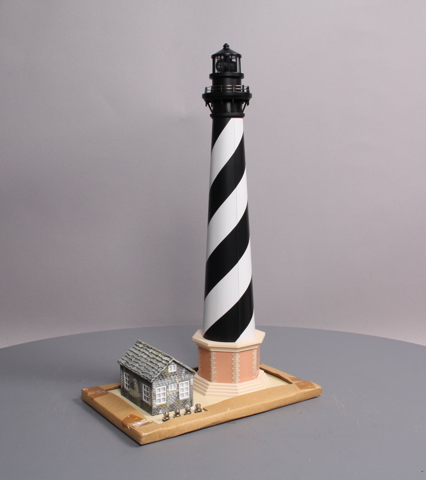 Lionel 6-14087 O Gauge Operating Lighthouse with Foghorn Blast NIB