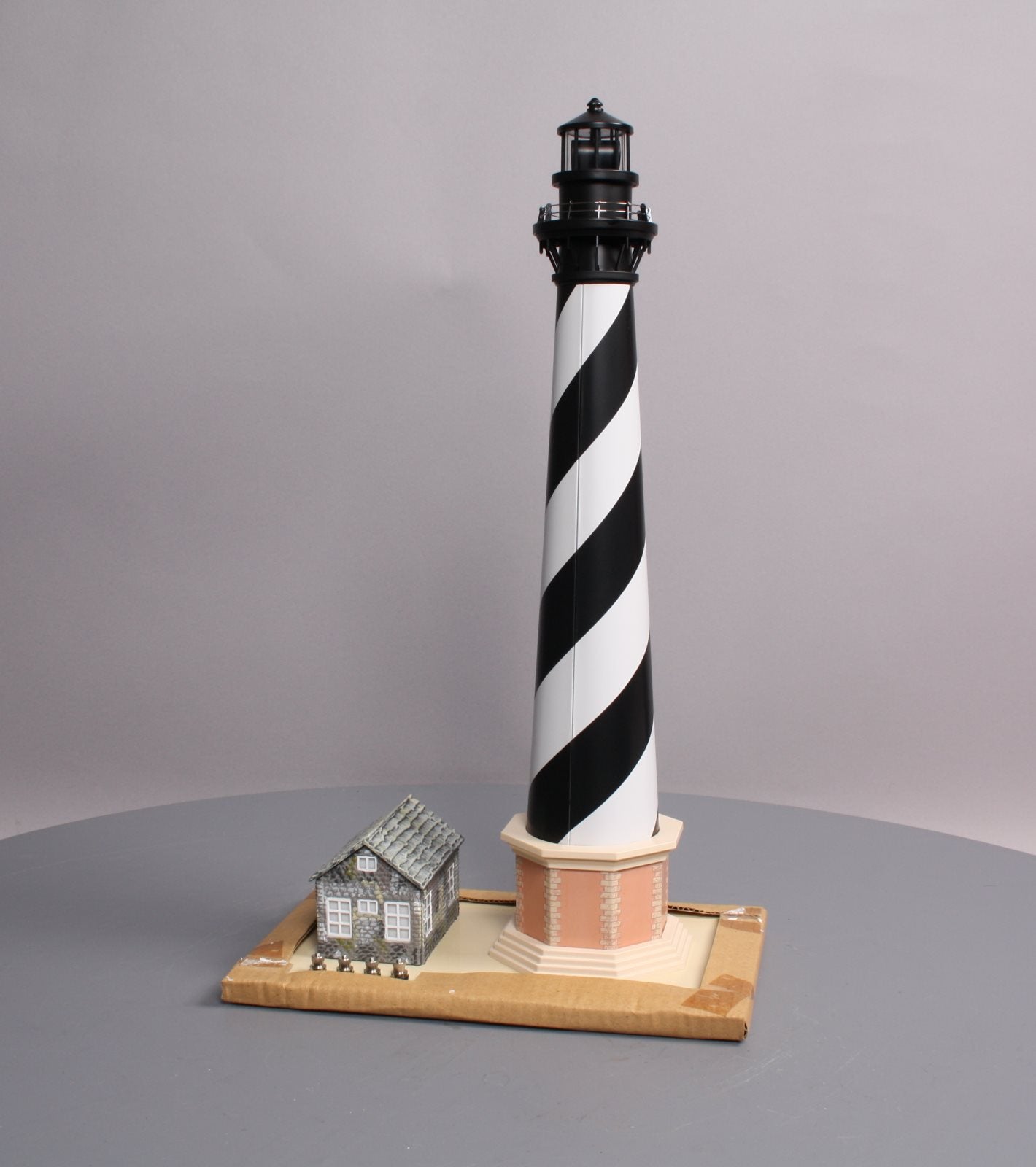 Lionel 6-14087 O Gauge Operating Lighthouse with Foghorn Blast NIB