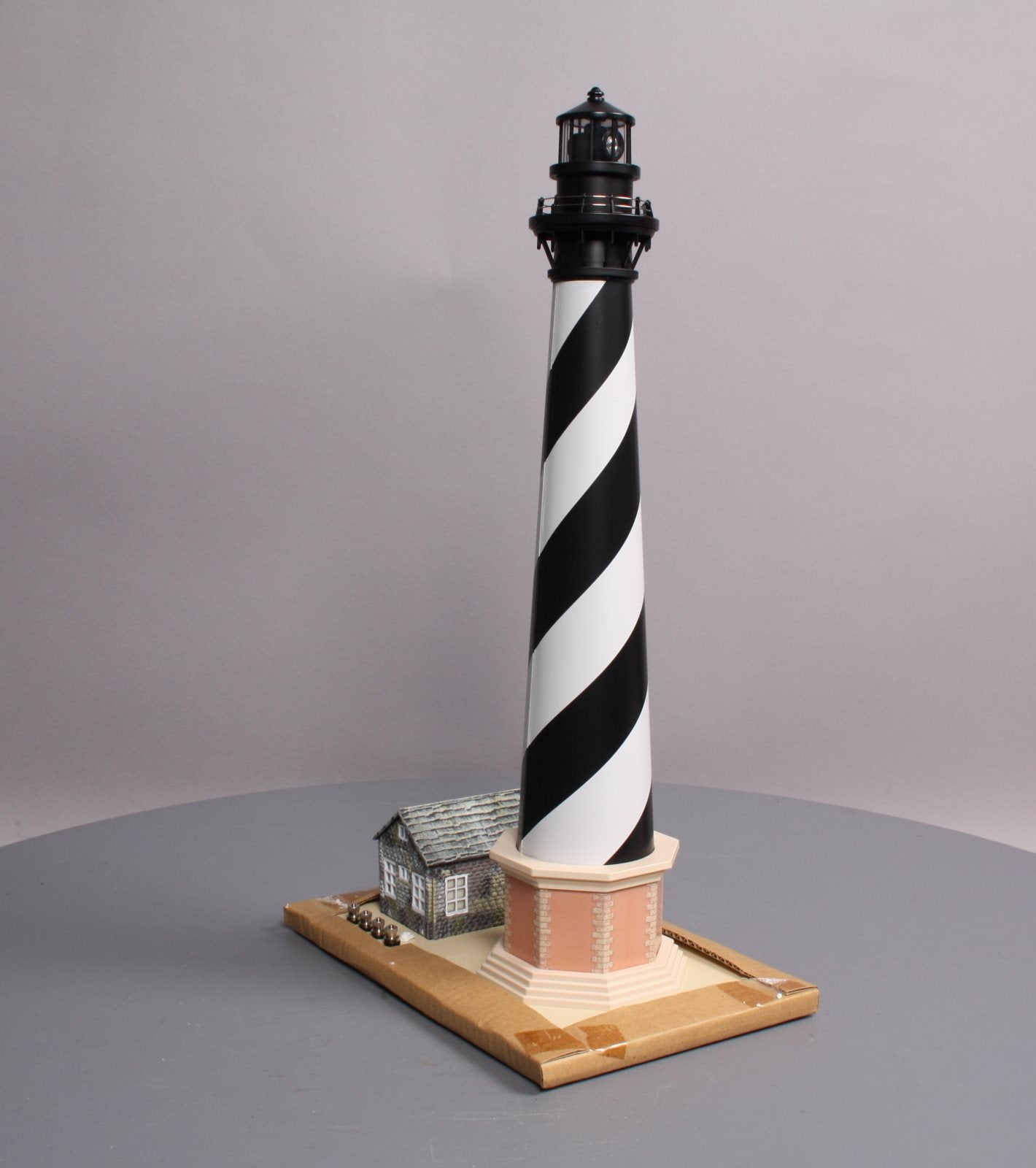 Lionel 6-14087 O Gauge Operating Lighthouse with Foghorn Blast NIB