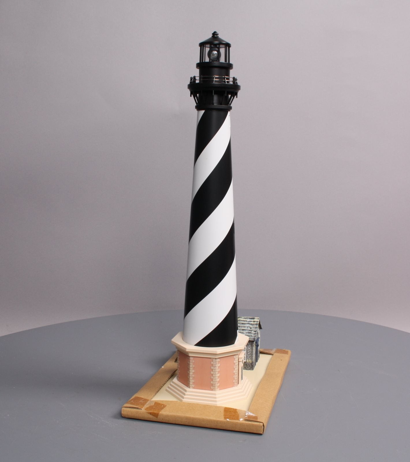 Lionel 6-14087 O Gauge Operating Lighthouse with Foghorn Blast NIB