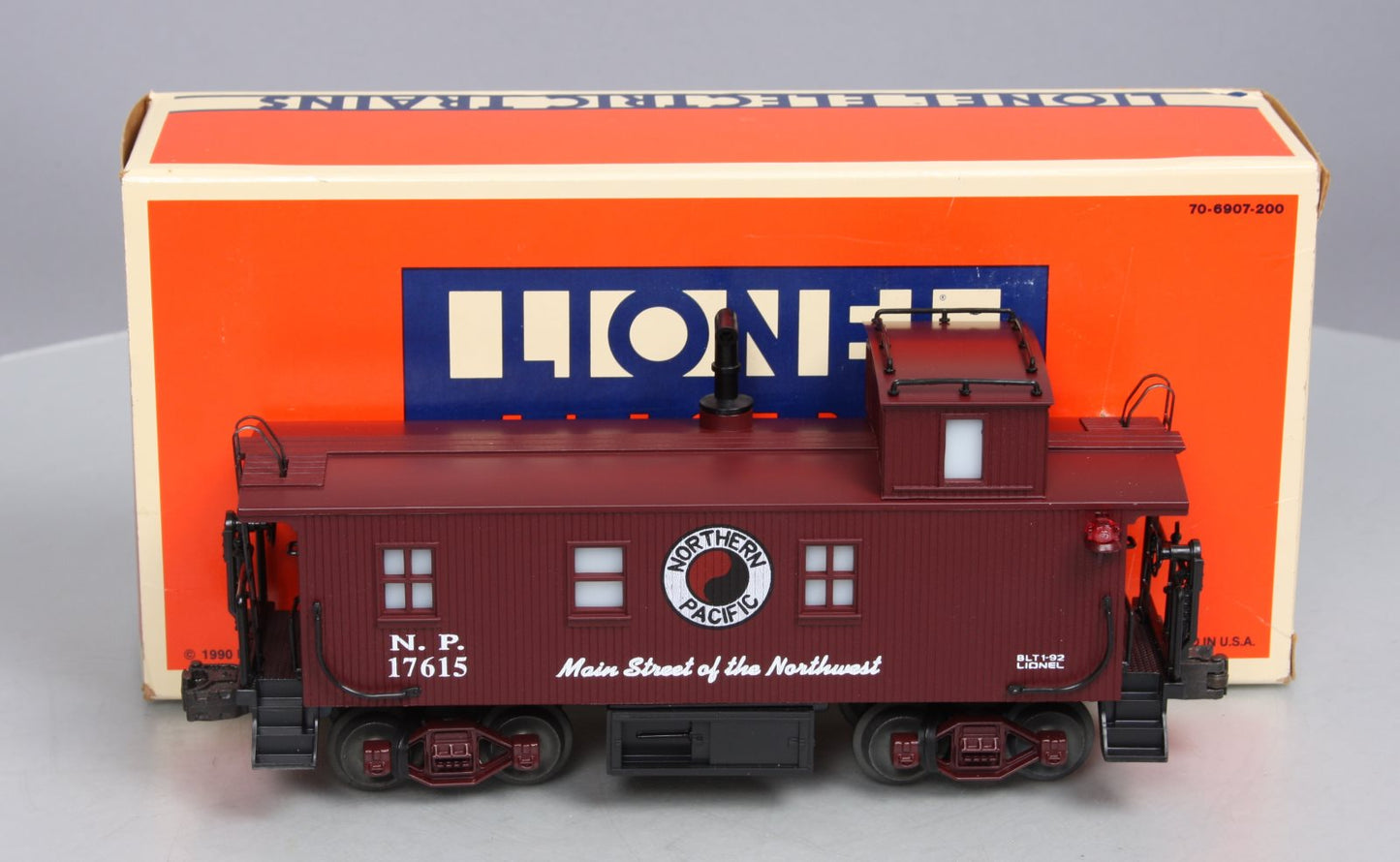Lionel 6-17615 O Gauge Northern Pacific Square Window Caboose #17615 LN/Box