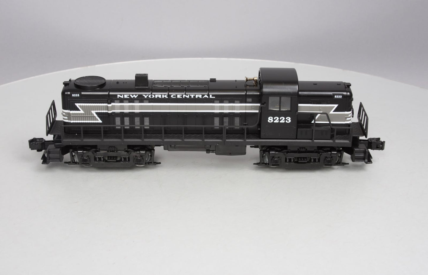 Lionel 6-18835 O New York Central Alco RS-3 Diesel Locomotive #8223 EX/Box