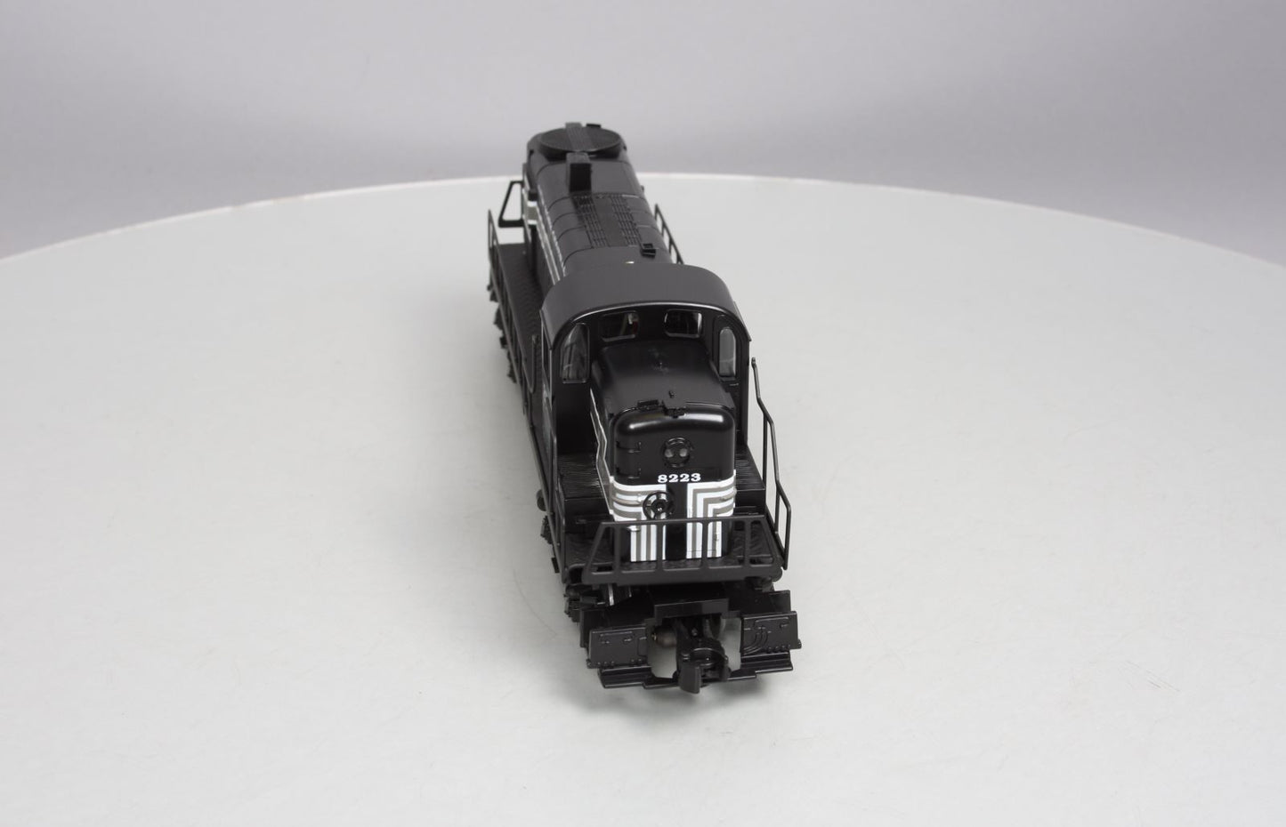 Lionel 6-18835 O New York Central Alco RS-3 Diesel Locomotive #8223 EX/Box