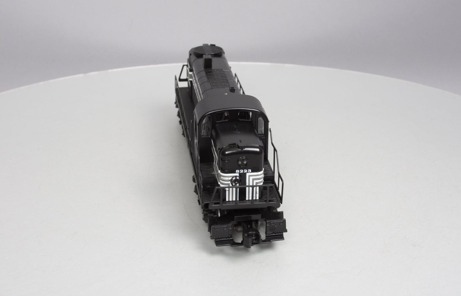Lionel 6-18835 O New York Central Alco RS-3 Diesel Locomotive #8223 EX/Box