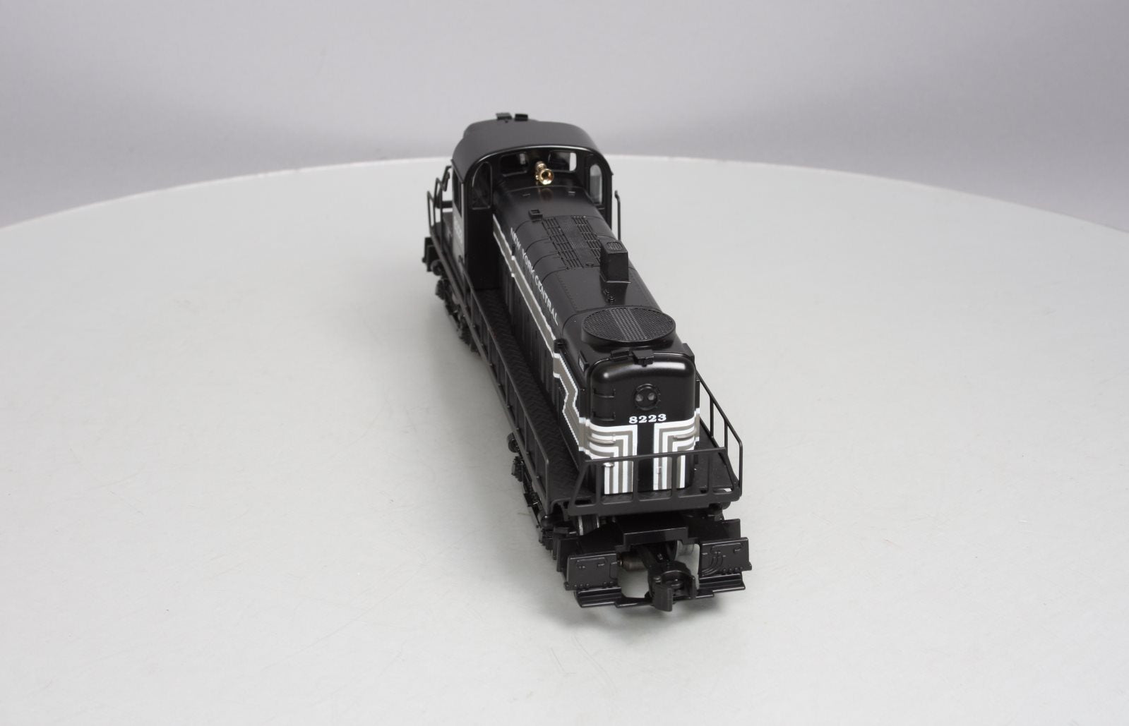 Lionel 6-18835 O New York Central Alco RS-3 Diesel Locomotive #8223 EX/Box
