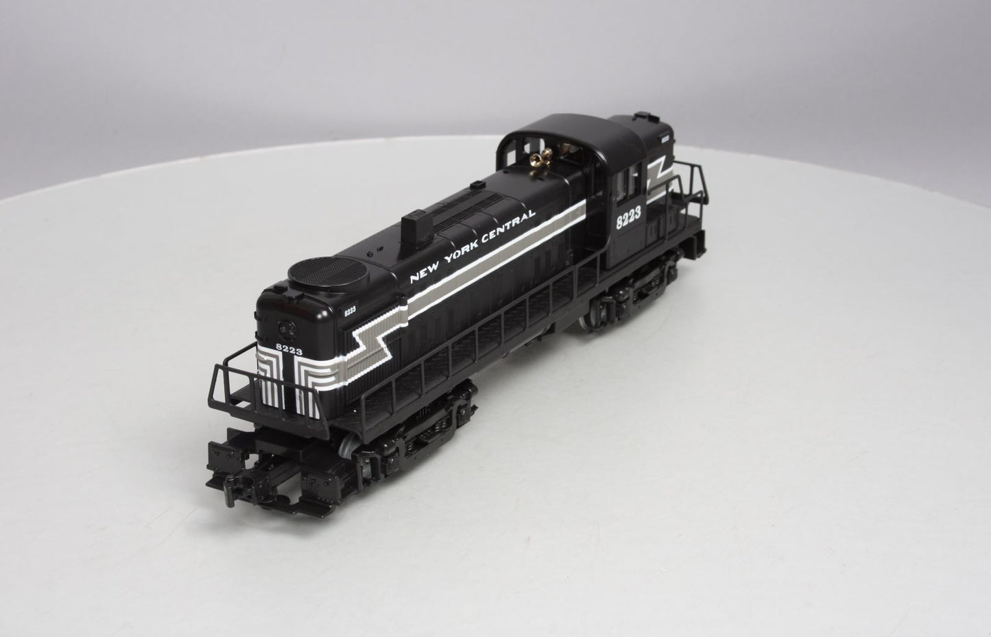 Lionel 6-18835 O New York Central Alco RS-3 Diesel Locomotive #8223 EX/Box