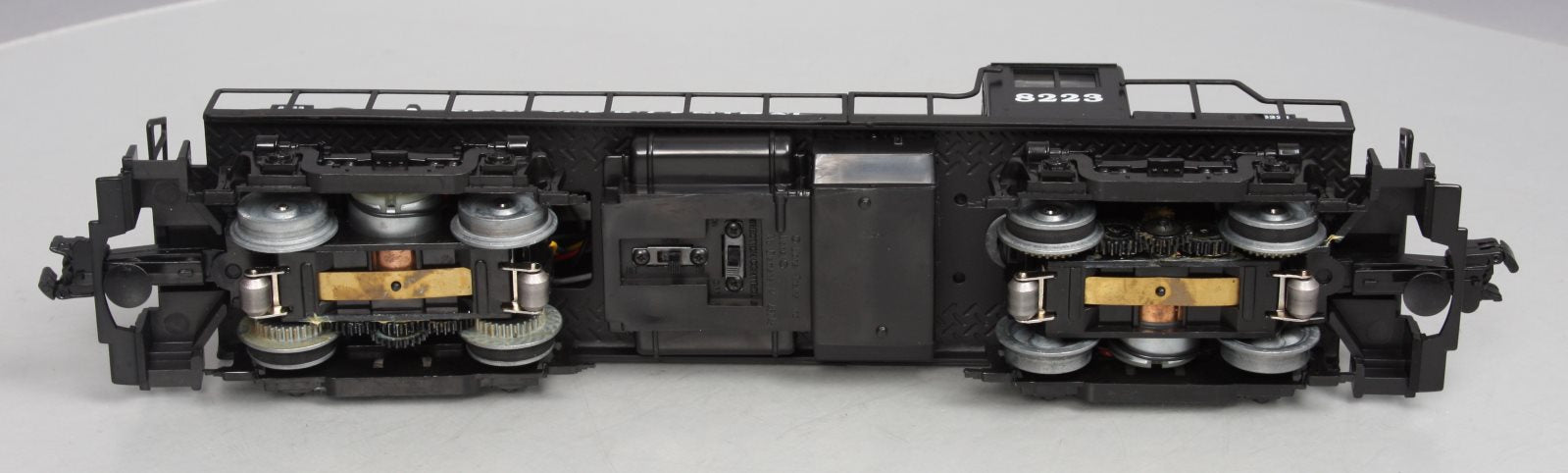 Lionel 6-18835 O New York Central Alco RS-3 Diesel Locomotive #8223 EX/Box