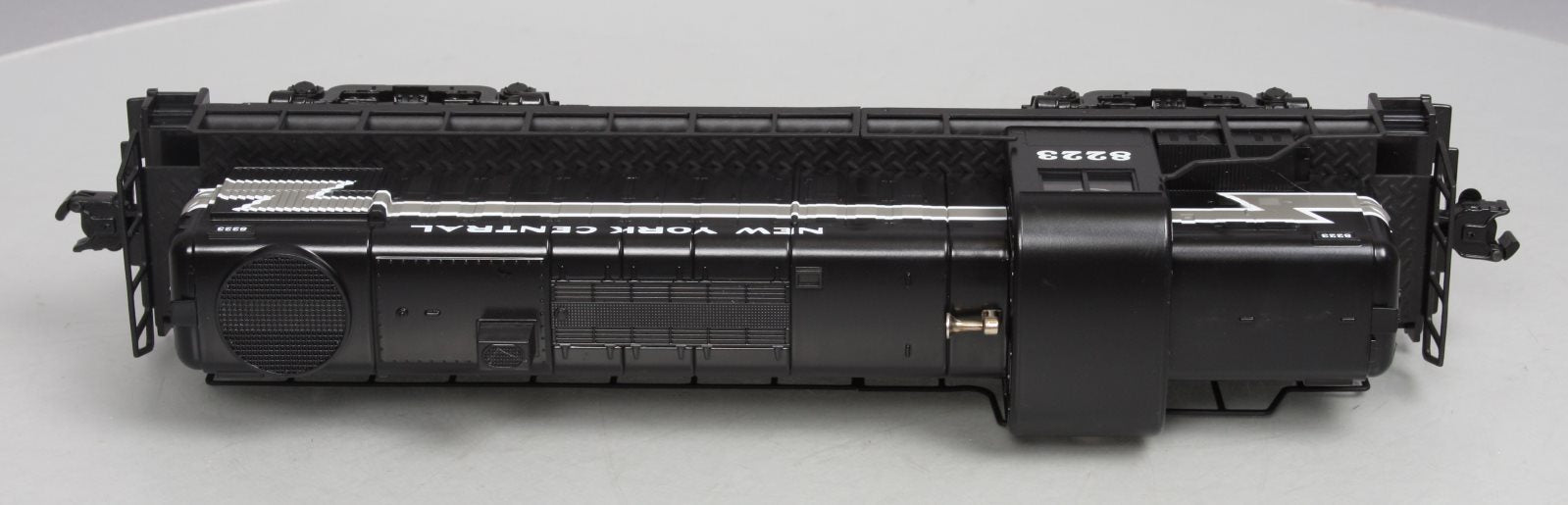 Lionel 6-18835 O New York Central Alco RS-3 Diesel Locomotive #8223 EX/Box