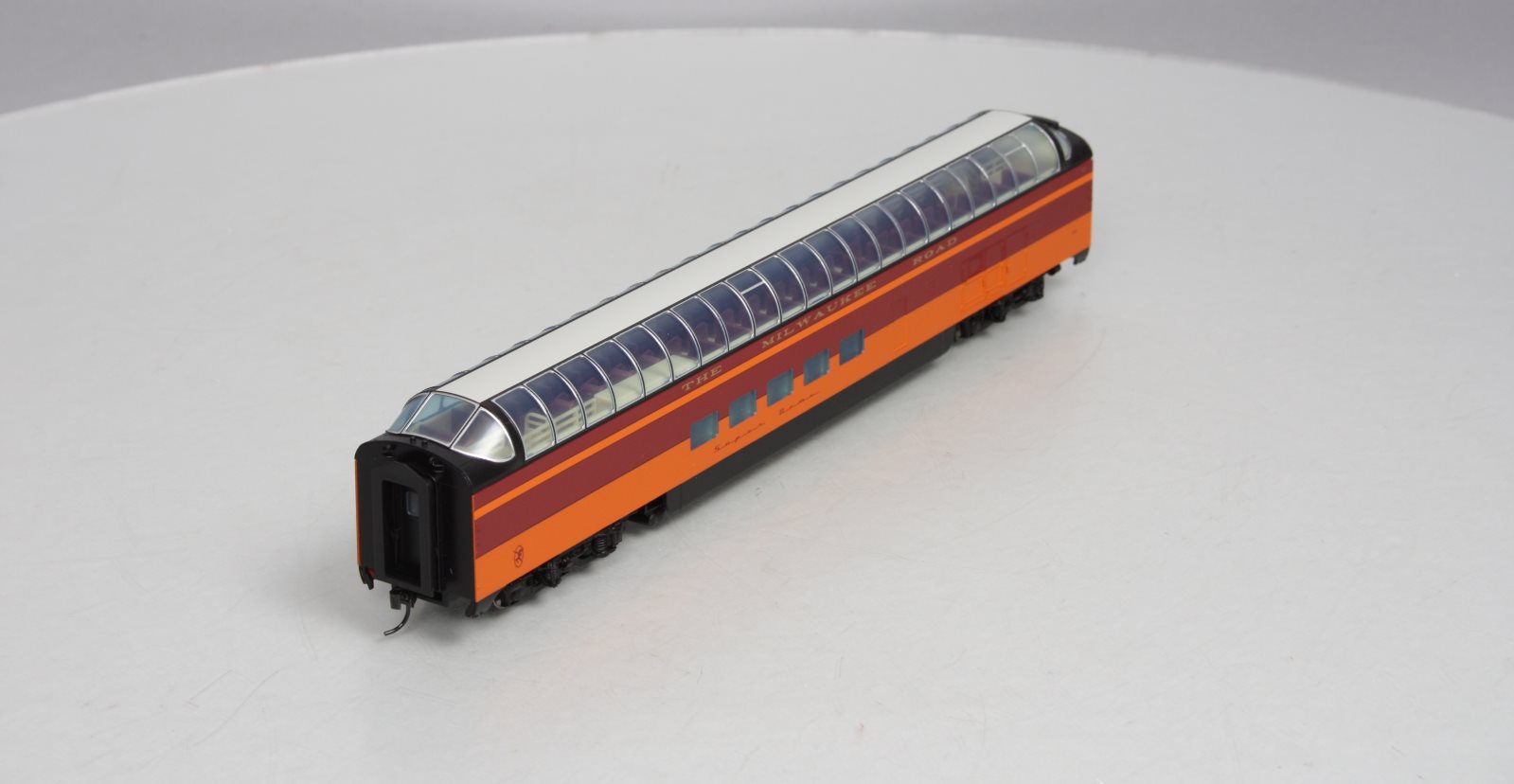 Walthers 932-9273 HO Milwaukee Road 261 Excursion Super Dome Pass Car #53