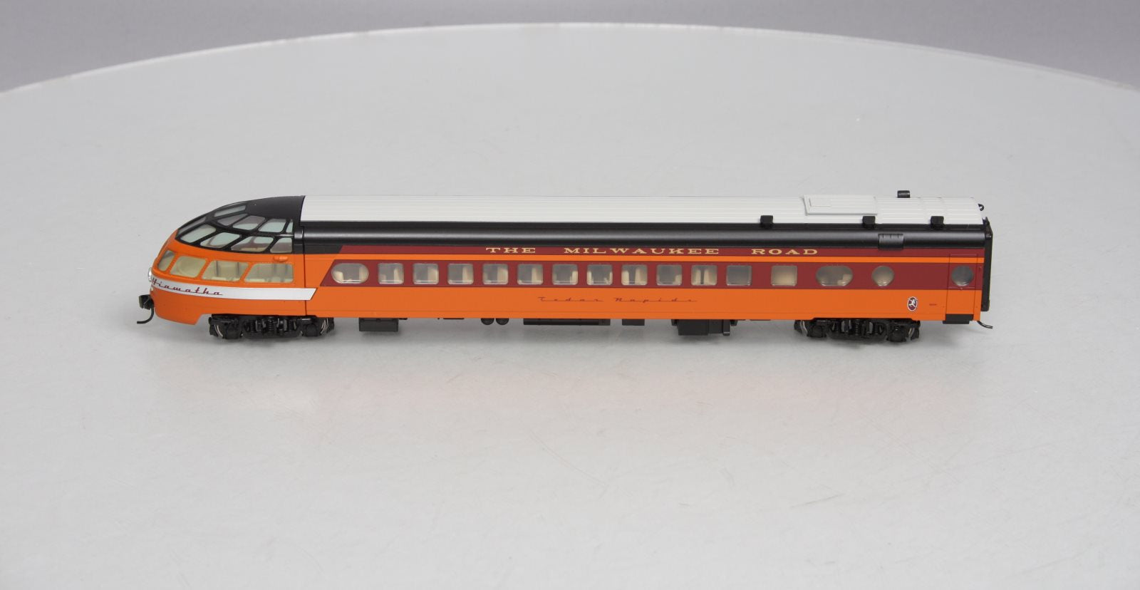 Walthers 932-9263 HO Milwaukee Road 261 Cedar Rapids Excursion Skytop Lounge LN/Box