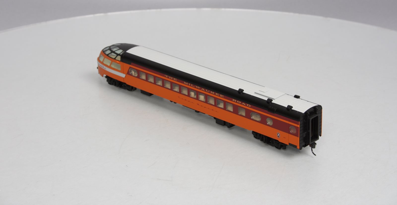 Walthers 932-9263 HO Milwaukee Road 261 Cedar Rapids Excursion Skytop Lounge LN/Box