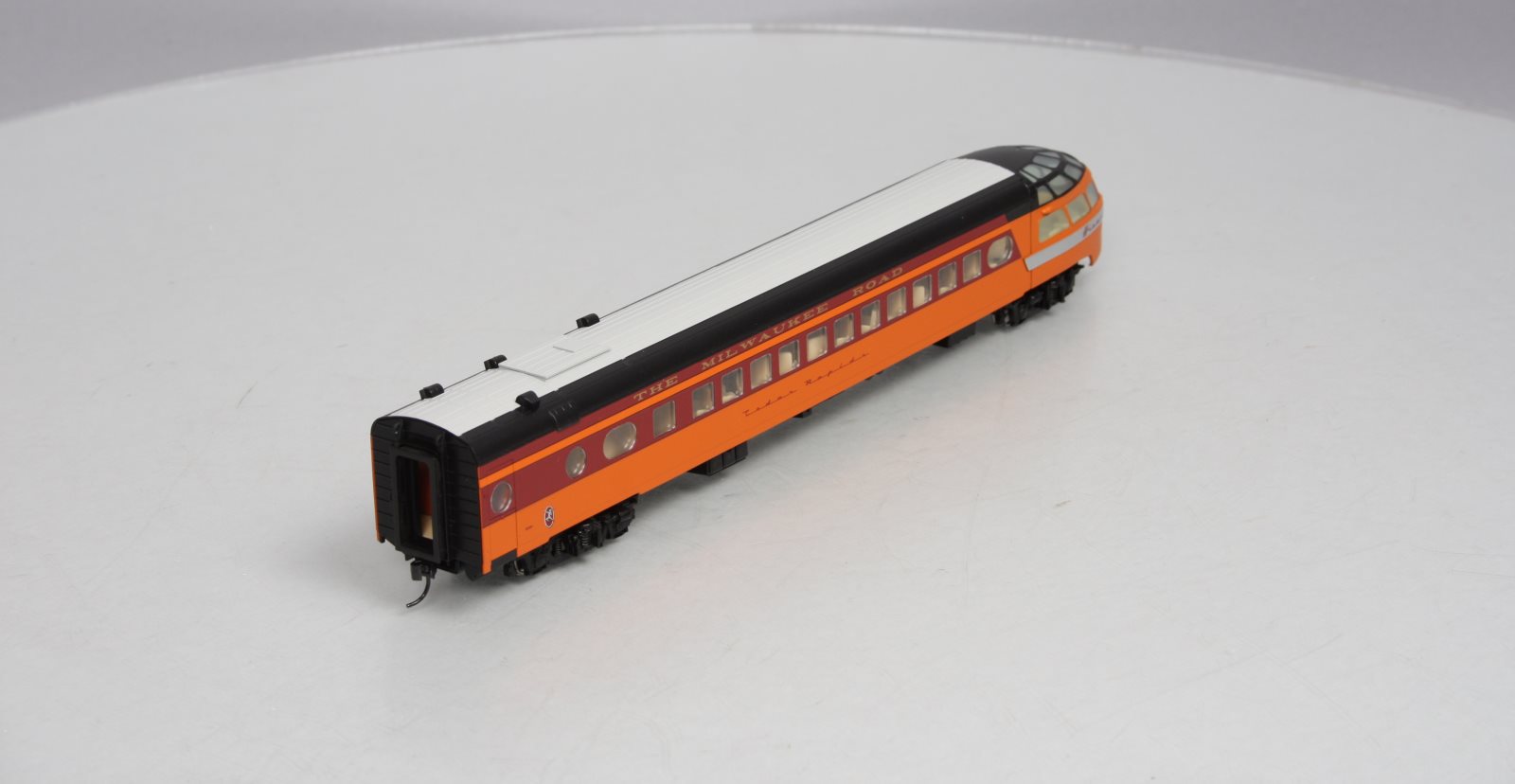 Walthers 932-9263 HO Milwaukee Road 261 Cedar Rapids Excursion Skytop Lounge LN/Box