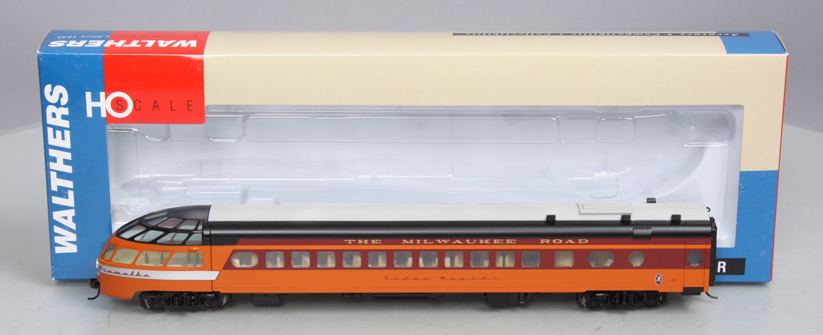 Walthers 932-9263 HO Milwaukee Road 261 Cedar Rapids Excursion Skytop Lounge LN/Box
