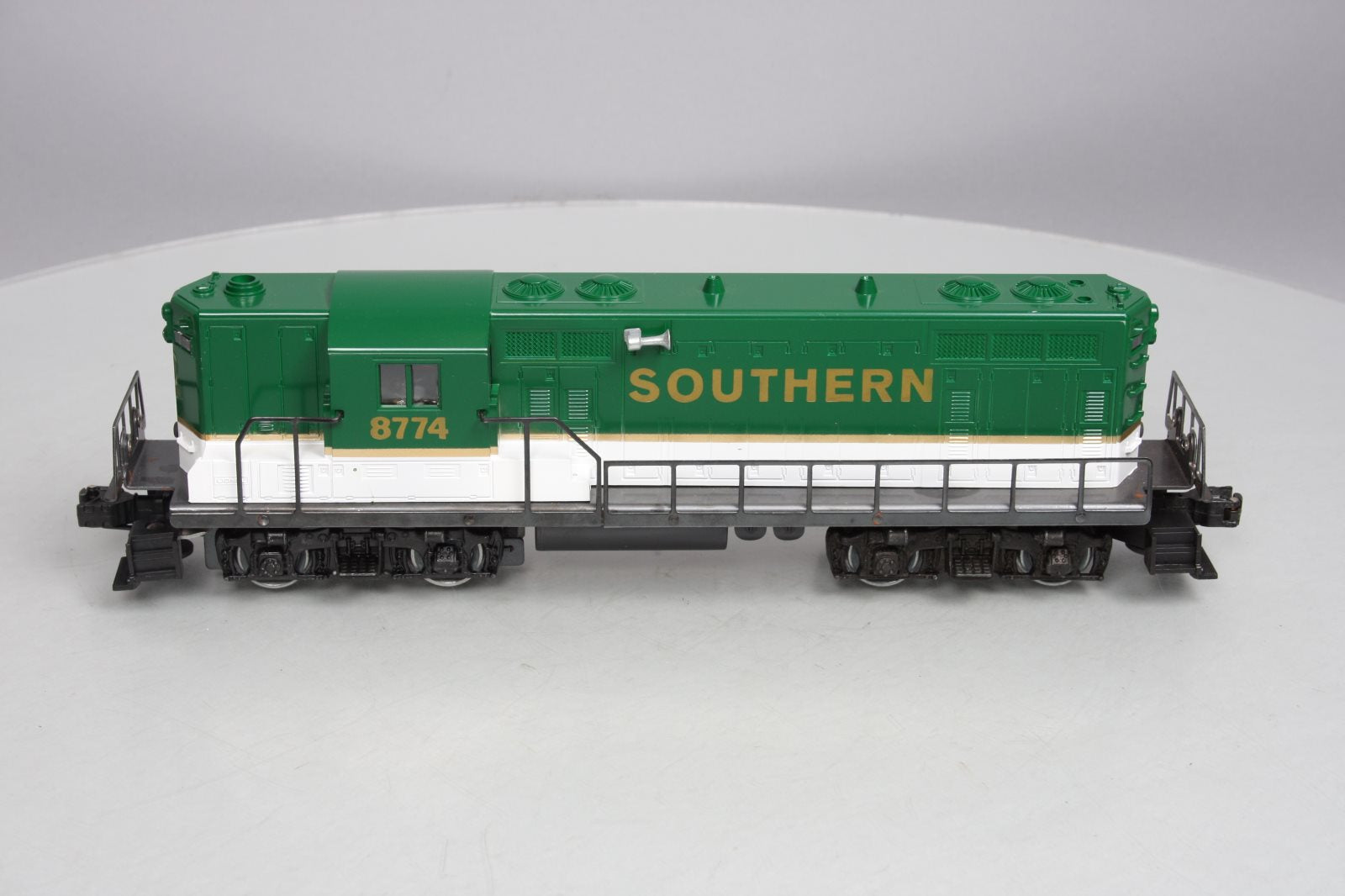 Lionel 6-8774 O Gauge Southern GP-7 Diesel Locomotive #8774 LN/Box